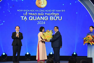 Nữ Tiến sĩ được trao giải thưởng Tạ Quang Bửu 2024: 'Giải thưởng là một minh chứng cho tình yêu Vật lý dành cho tôi'