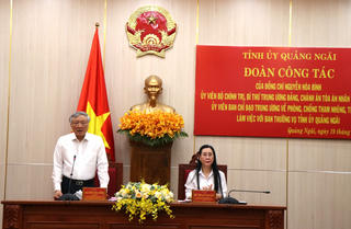 Chánh án TAND tối cao Nguyễn Hòa Bình làm việc với Ban Thường vụ Tỉnh ủy Quảng Ngãi