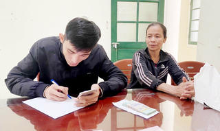 Người phụ nữ trả lại 1.000 euro do ngân hàng chuyển thừa vào tài khoản