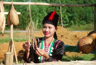 Bảo tồn, phát huy trang phục truyền thống của dân tộc Khơ Mú, tỉnh Điện Biên gắn với xây dựng nông thôn mới