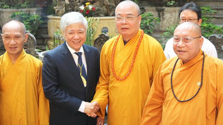 Chủ tịch Đỗ Văn Chiến chúc mừng Đại lễ Phật đản năm 2023 tại Chùa Quán Sứ