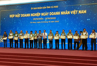 Cà Mau: Đồng hành, chia sẻ khó khăn cùng doanh nghiệp
