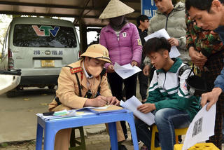 Ghi hình, xử lý học sinh vi phạm tại điểm trông giữ xe ngoài trường học