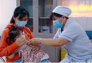 TP HCM: Thiếu vaccine nên tỷ lệ tiêm chủng cho trẻ nhỏ không đạt chỉ tiêu