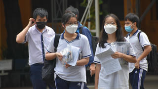 Đề thi môn Ngữ văn sẽ không sử dụng văn bản trong sách giáo khoa: Nhiều ý kiến trái chiều