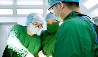 Đặt thể hang nhân tạo thành công cho bệnh nhân 43 tuổi