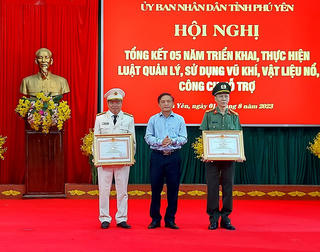 Phú Yên: Giao nộp 746 khẩu súng các loại tại địa phương