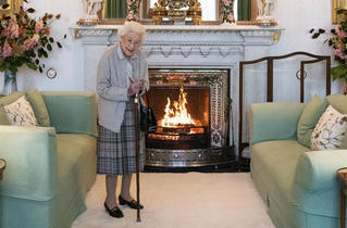 Nữ hoàng Elizabeth II được giám sát y tế đặc biệt