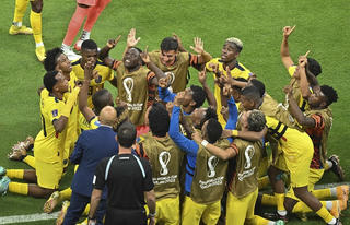 World Cup 2022: Đội chủ nhà Qatar thua sốc Ecuador