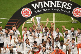Đánh bại Rangers trên loạt 'đấu súng', Frankfurt vô địch Europa League