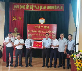 Bí thư Nam Định: ‘Để xóm làng không chỉ còn mỗi cụ già, em nhỏ’