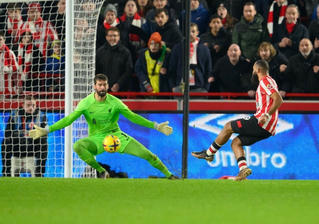 Liverpool thua đau trước Brentford ở vòng 18 Premier League