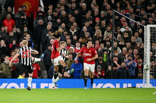 Thua 0-3 trên sân nhà, Man Utd bị loại khỏi League Cup