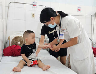 Ca mắc tay chân miệng nặng tăng