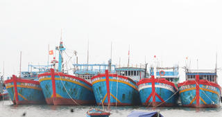 Ngư dân vượt khó vươn khơi – Bài 1: Gian nan nghề đi biển