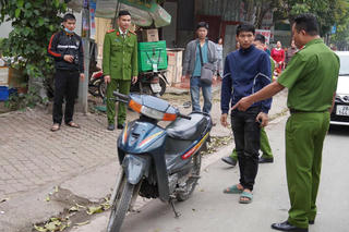 Bắt đối tượng có 2 tiền án, trộm 3 xe máy