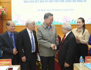 Tổng Bí thư Tô Lâm: Kiện toàn bộ máy chính trị với tinh thần 'vừa chạy vừa xếp hàng'