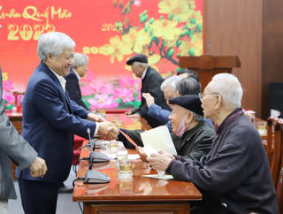 Ban Thường trực UBTƯ MTTQ Việt Nam gặp mặt cán bộ Mặt trận qua các thời kỳ