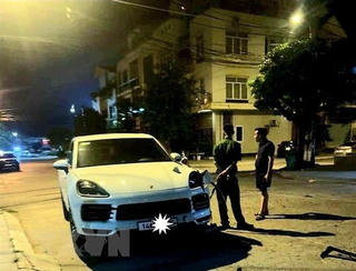 Quảng Ninh: 'Xế hộp' Porsche va chạm xe tự chế khiến người phụ nữ tử vong