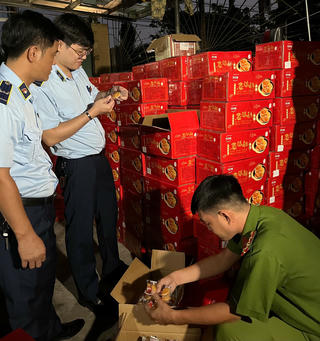 Hà Nội: Hơn 120.000 bánh trung thu nghi nhập lậu bị phát hiện
