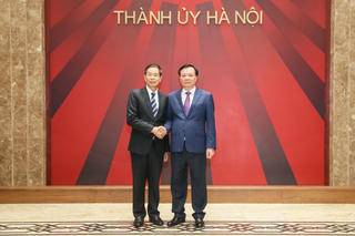Bí thư Thành ủy Hà Nội tiếp Đoàn đại biểu Trung ương Mặt trận Lào xây dựng đất nước