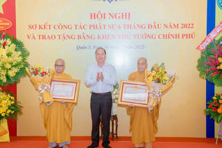 TP HCM: Giáo hội Phật giáo Việt Nam Quận 3 đón nhận Bằng khen của Thủ tướng