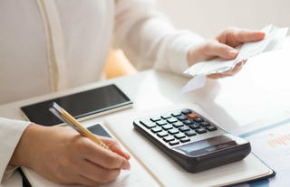 Đề xuất giảm thuế giá trị gia tăng đối với hàng hóa, dịch vụ xuống 8%