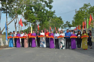 Khánh thành "Đường cờ Tổ quốc", tặng học bổng và quà cho học sinh, người nghèo tại Bạc Liêu