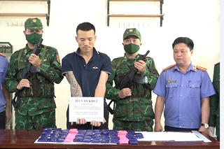 Thanh Hóa: Bắt người đàn ông giấu 12.000 viên ma túy trong bì nông sản để tiêu thụ