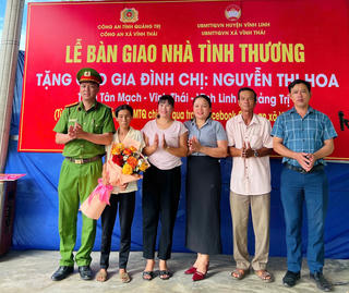 Quảng Trị: Bàn giao nhà tình thương cho người phụ nữ khó khăn làm rơi tiền sắm Tết