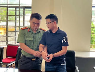 Sơn La: Bắt nhân viên ngân hàng giả chữ ký, chữ viết của khách hàng