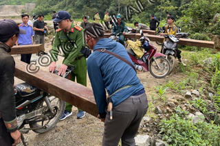 Lai Châu: 'Chặn đứng' 7 đối tượng khai thác gỗ trái phép tại rừng phòng hộ