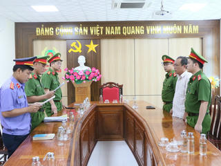 Giám đốc cùng kế toán bị bắt vì hợp thức hoá đất, cát ‘lậu’