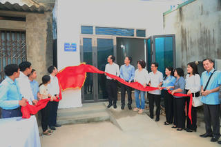 Khối thi đua II, Công đoàn Viên chức Việt Nam trao tặng 2 căn nhà Đại đoàn kết ở tỉnh Tuyên Quang