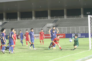 U19 Việt Nam và U19 Thái Lan 'dắt tay' nhau vào bán kết