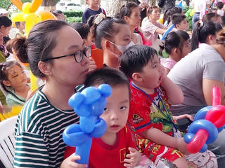 Hơn 2.000 phần quà gửi tặng các bệnh nhi
