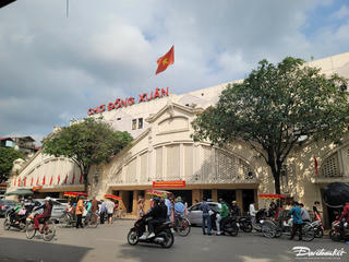 Chợ Đồng Xuân trước Tết Nguyên đán: Nhiều chỗ kêu ế, nơi bán không kịp cơm trưa