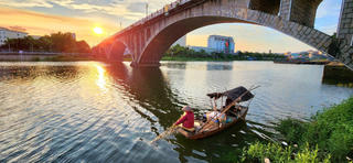 Móng Cái có gì ngoài cửa khẩu?