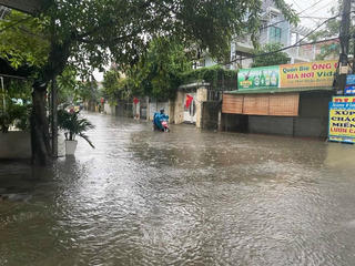 Mưa lớn, nhiều nơi ở Nghệ An bị ngập và chia cắt