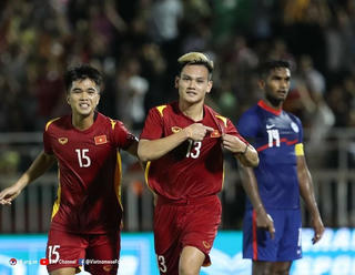 Giao hữu với Singapore, đội tuyển Việt Nam thắng đậm đà 4-0