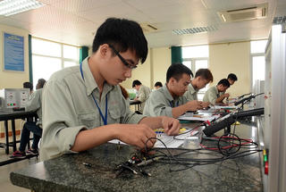 Dân số Việt Nam 100 triệu người: Cơ hội và thách thức – Bài cuối: Làm gì để phát huy lợi thế dân số vàng?