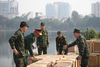 Cận cảnh trận địa lắp đặt 60 quả pháo hoa tầm cao, 90 thùng pháo hoa tầm thấp 