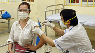 Tiêm vaccine để phòng ngừa các biến thể mới của Covid-19