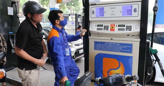 Giá xăng giảm nhẹ, dầu diesel và dầu hỏa giữ nguyên