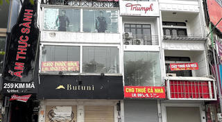 Cửa hàng trên ‘đất vàng’ ở Hà Nội ồ ạt bị khách trả mặt bằng