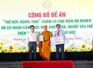 Trên 7 tỷ đồng hỗ trợ người nghèo và chăm lo chiến sĩ nơi tuyến đầu