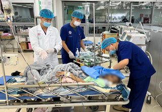 Cứu sống người bệnh ngừng tim, sốc mất máu do tai nạn giao thông