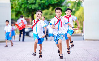 Học sinh các tỉnh miền Trung rộn ràng khai giảng năm học mới