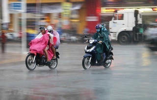 Thời tiết hôm nay 19/10: Mưa dông, gió giật mạnh ở nhiều khu vực trên cả nước