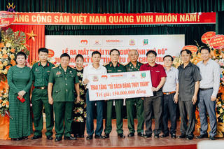Tiếp nhận kỷ vật 'Tình yêu qua chiến tranh' và trao tặng 'Tủ sách Đặng Thùy Trâm'